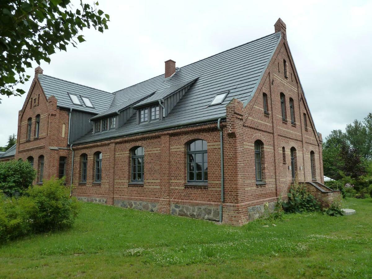 Gutshaus Altbauhof Apartment Dargun Exterior foto
